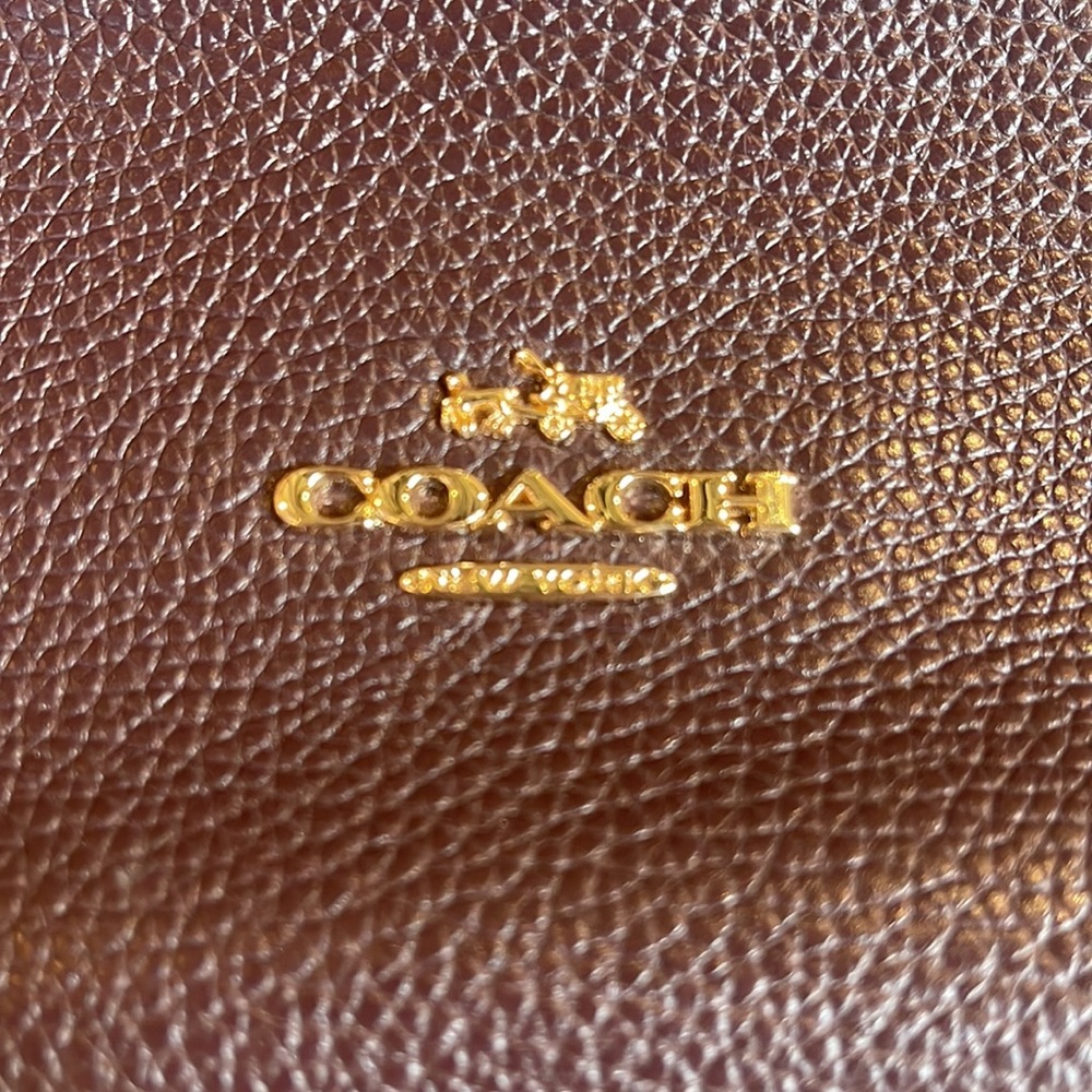 Coach Edie 31 Refined Pebble
Leather Shoulder Bag NWT in Oxblood w duster - Picture 8 of 9